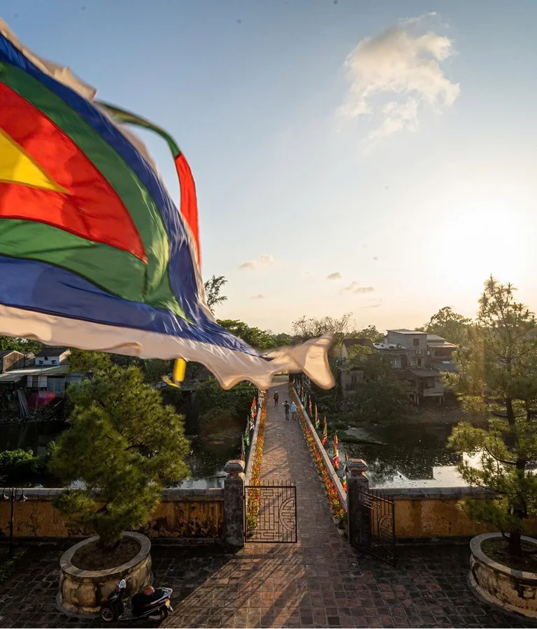 “ As a mountainous province at the northernmost tip of the homeland, Cao Bằng lacks grand architectural structures and large-scale tourist resorts; it only has majestic mountains and forests to captivate visitors. “ #2“
